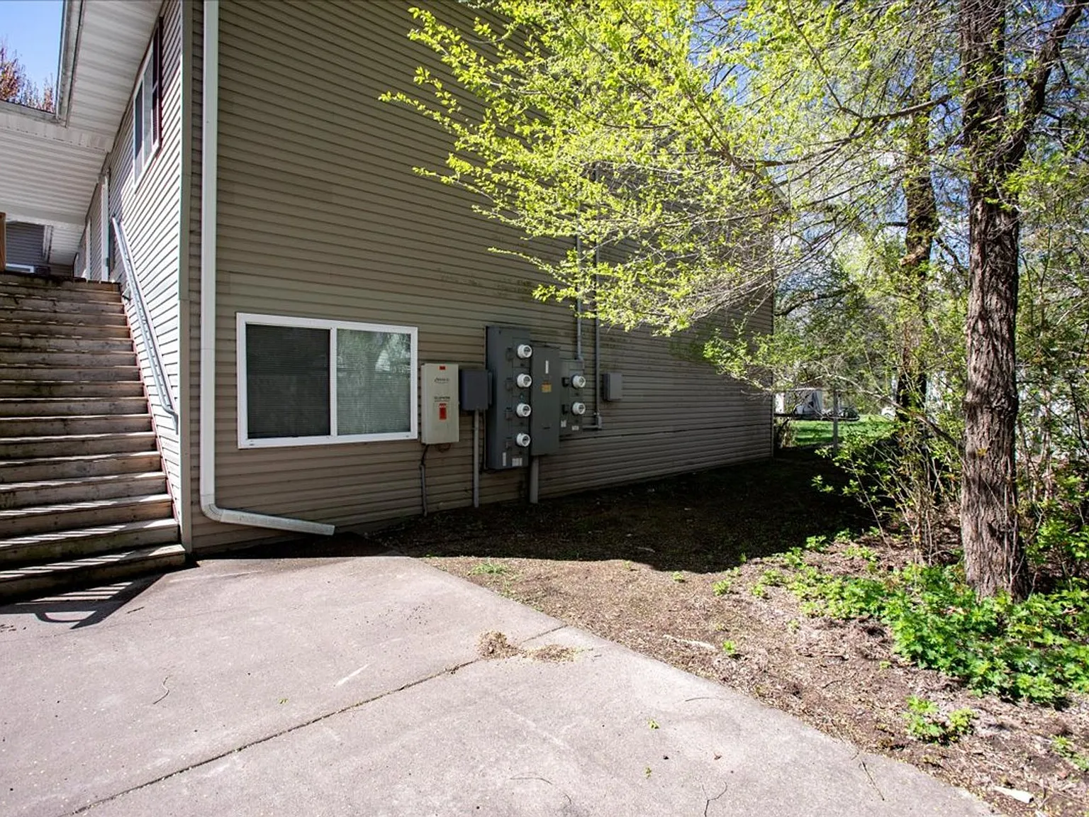 S&H Investments - 205 17th Ave. W — Photo 1