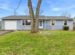 77 Gannett Rd, Farmington, NY 14425