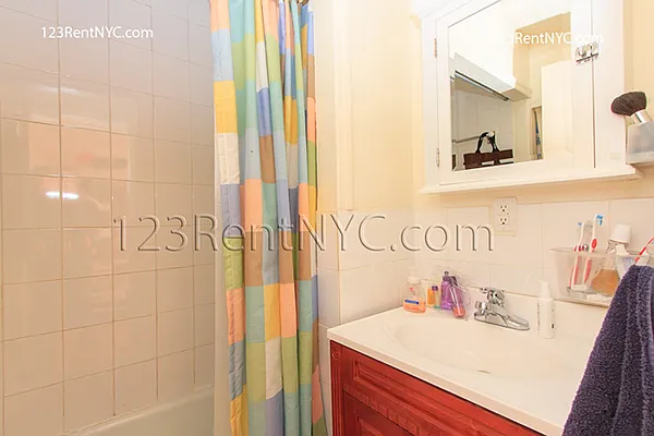 Rented by Chartwell Manhattan Realty | media 4
