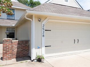2528 Crestline Ct, Lawrence, KS 66047