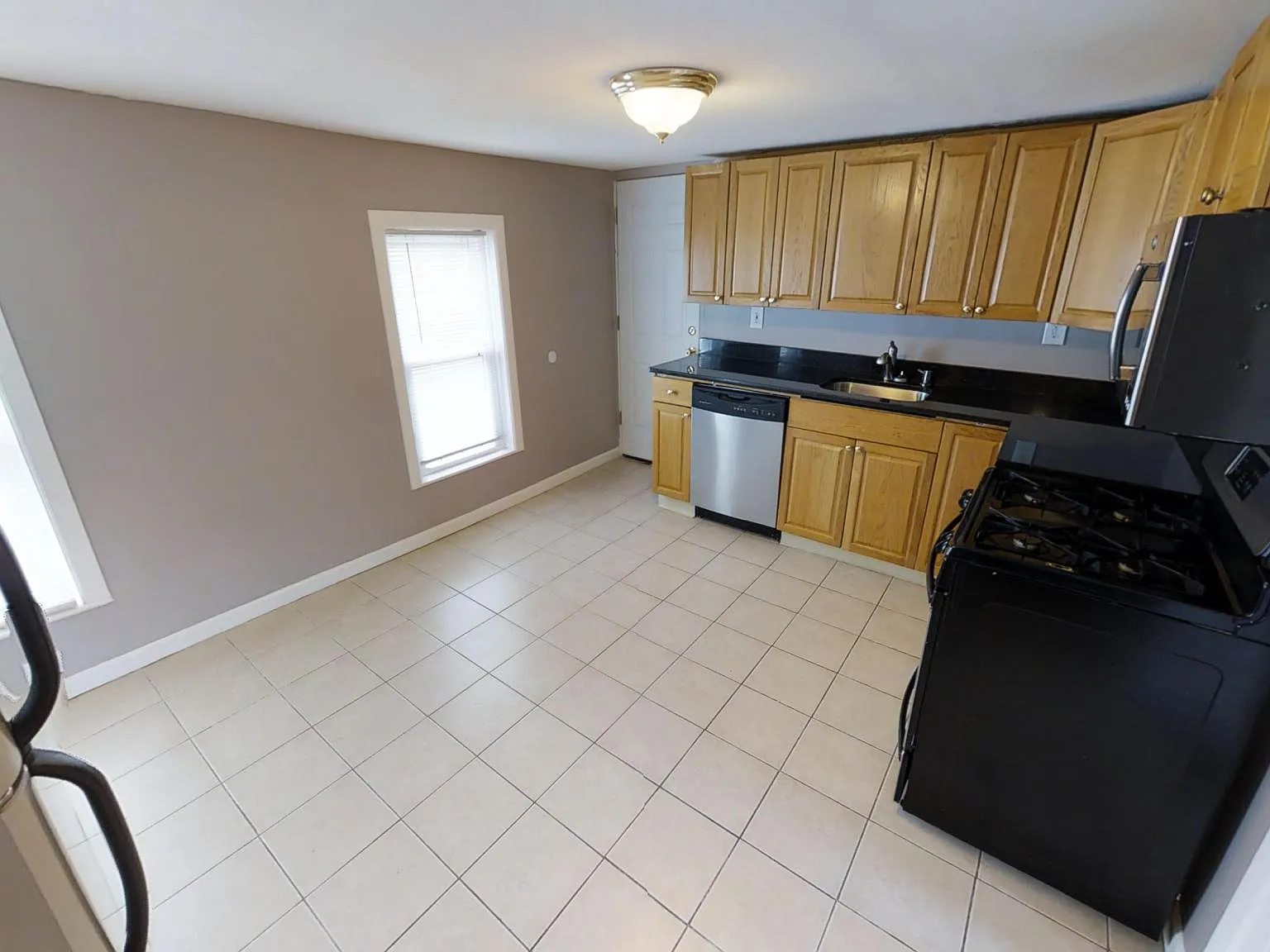 2 bed, $1,600 — Photo 4