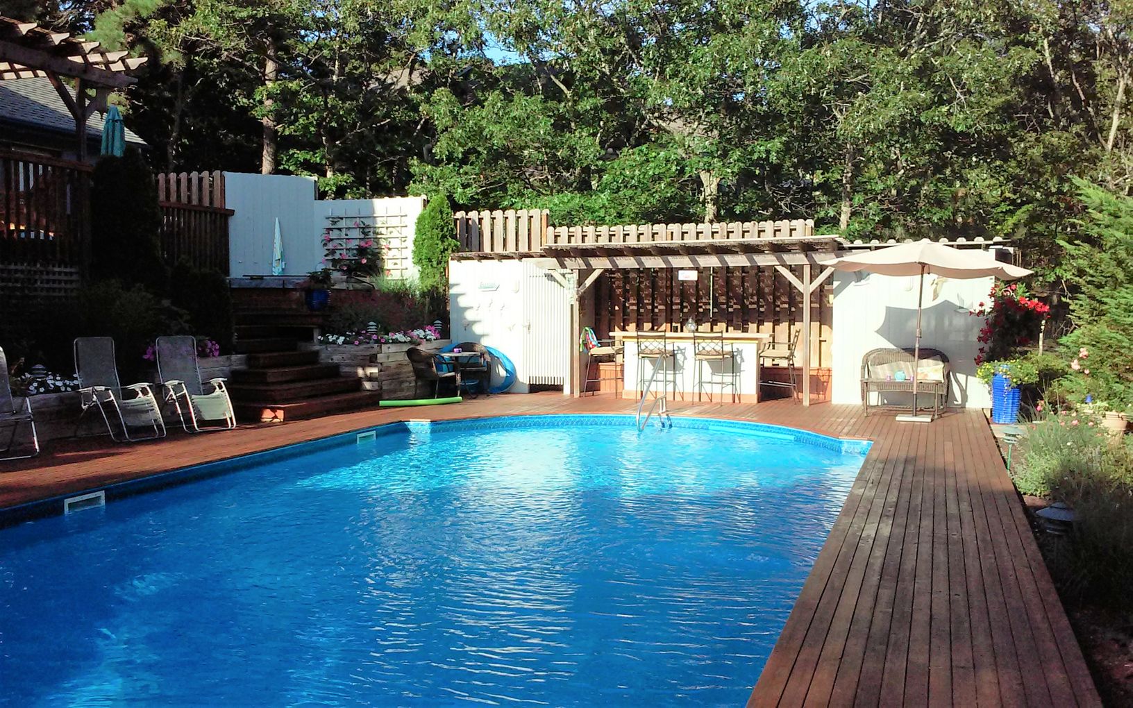  Wet Bar/Outdoor Shower