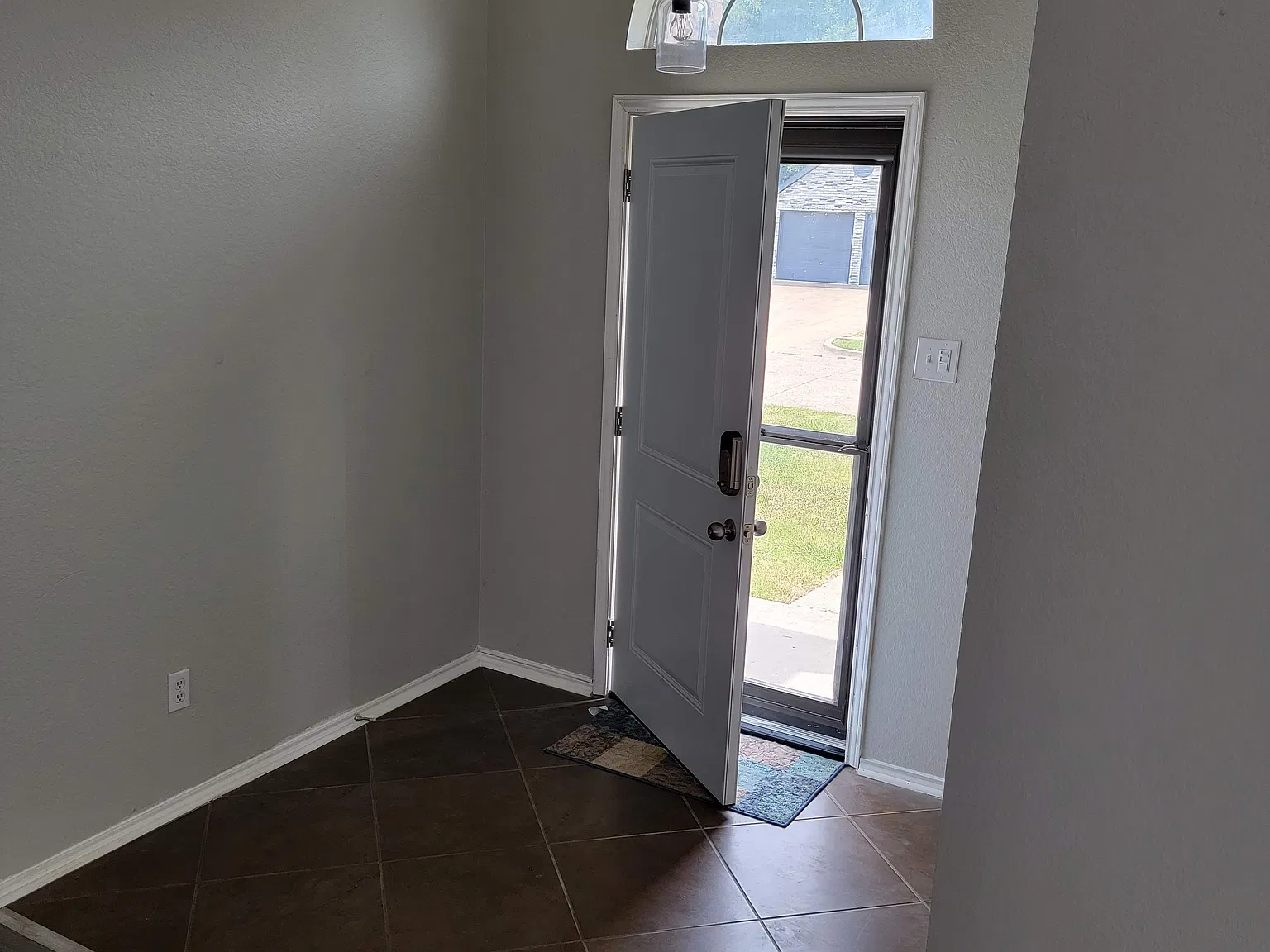 4 bed, 2000 sqft, $2,600 — Photo 3