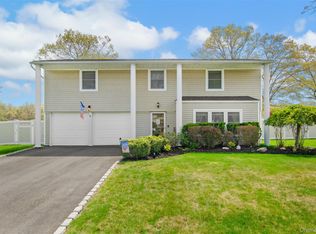 18 Calicotree Lane, Coram, NY 11727