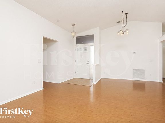 3rd image of 2673 Debany Rd