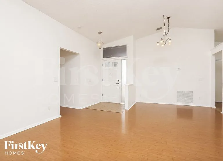 2673 Debany Rd — Photo 3