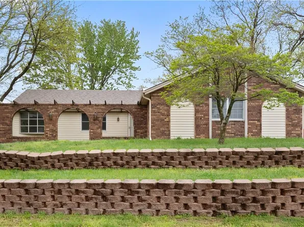 8367 N Britt Ct, Kansas City, MO 64151