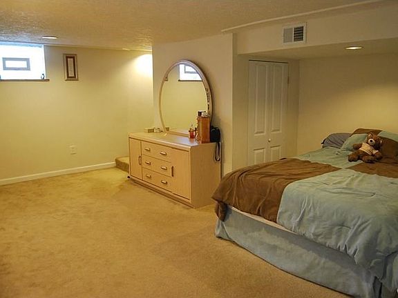 4th image of 204 Welker St
