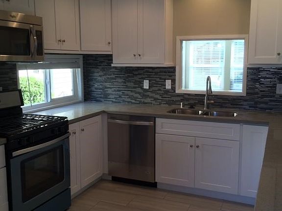 4th image of 637 W 168th Pl