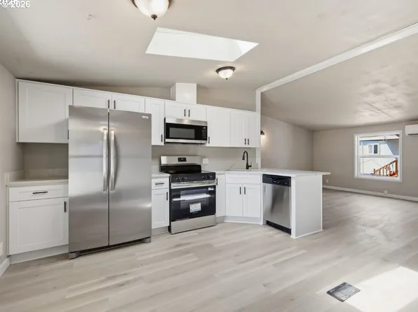 386 Lochaven Ave, Springfield, OR 97477