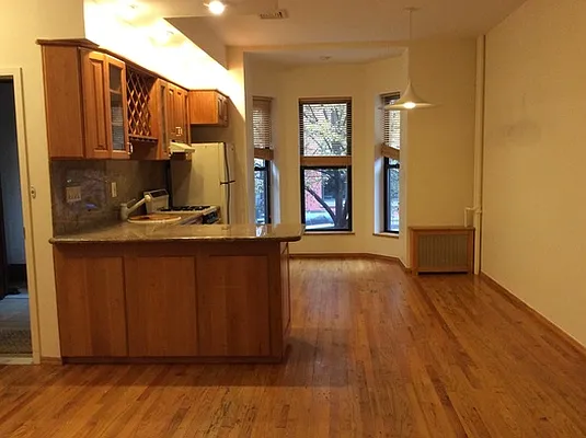 Rented by New York Realty Minimax Inc | media 32