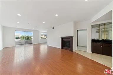 1508 Greenfield Ave #307