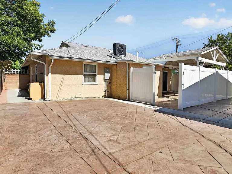 8007 Louise Ave — Photo 30