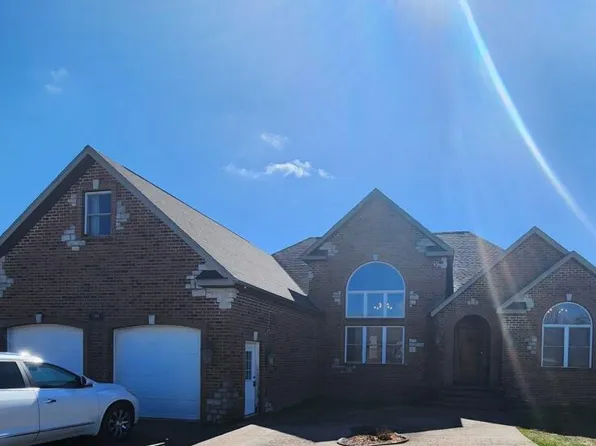 1504 E 15th St, Mountain Grove, MO 65711