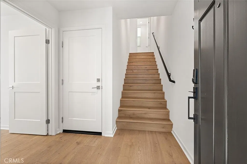 3 bed, 3.5 bath, 1773 sqft, $8,500 — Photo 4