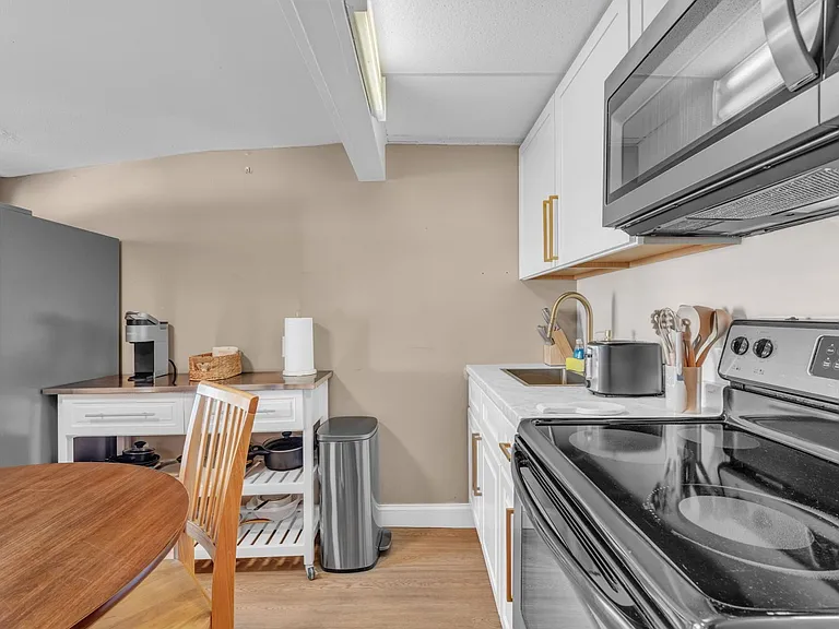 174 E Grand Ave #15 — Photo 5