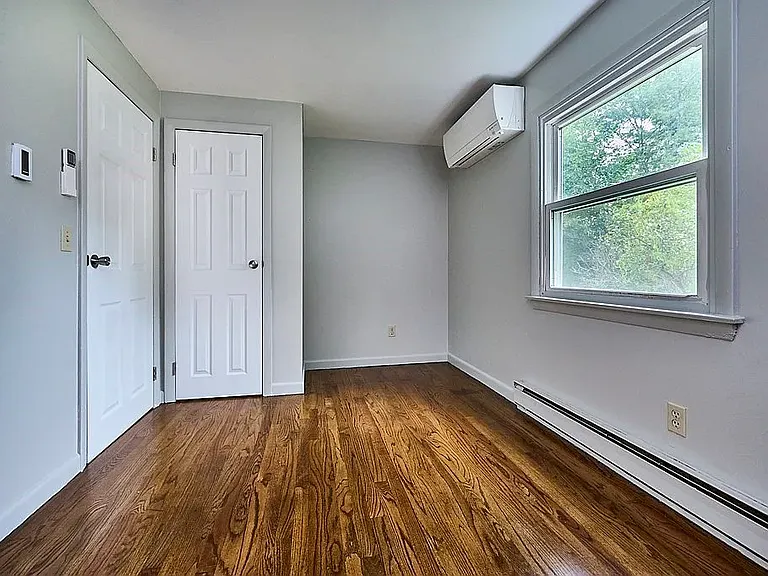 85 Longmeadow Dr — Photo 13