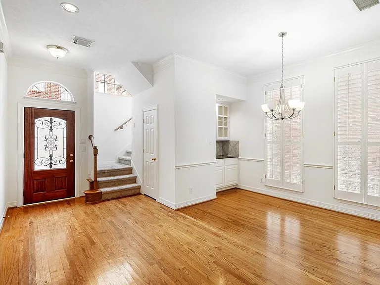 5913 Dolores St #B — Photo 10