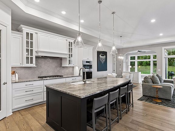 4th image of 89 Spring Farm Rd