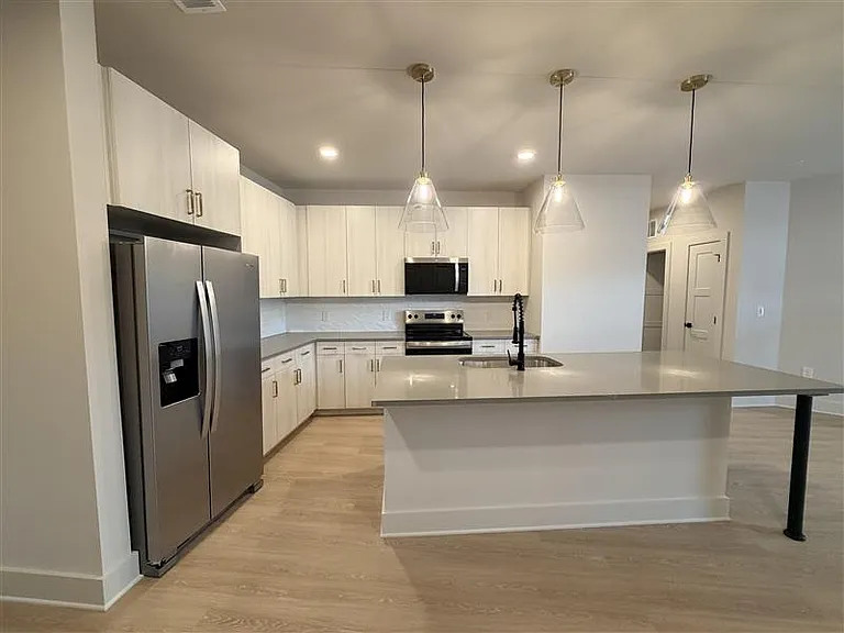 District on the Etowah Apartments — Photo 1072