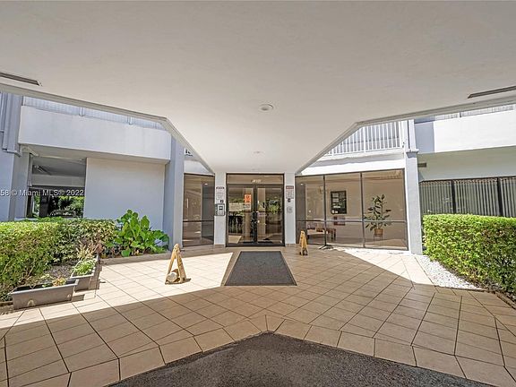 3rd image of 1300 NE Miami Gardens Dr APT 215E