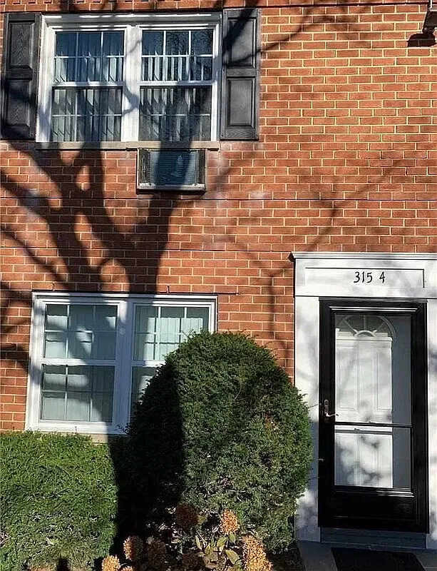 1 bed, 1.0 bath, $1,376 — Photo 1