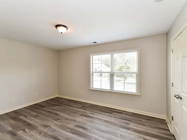 1000 Cureton Dr — Photo 14