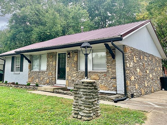 Freshly painted brick/trim