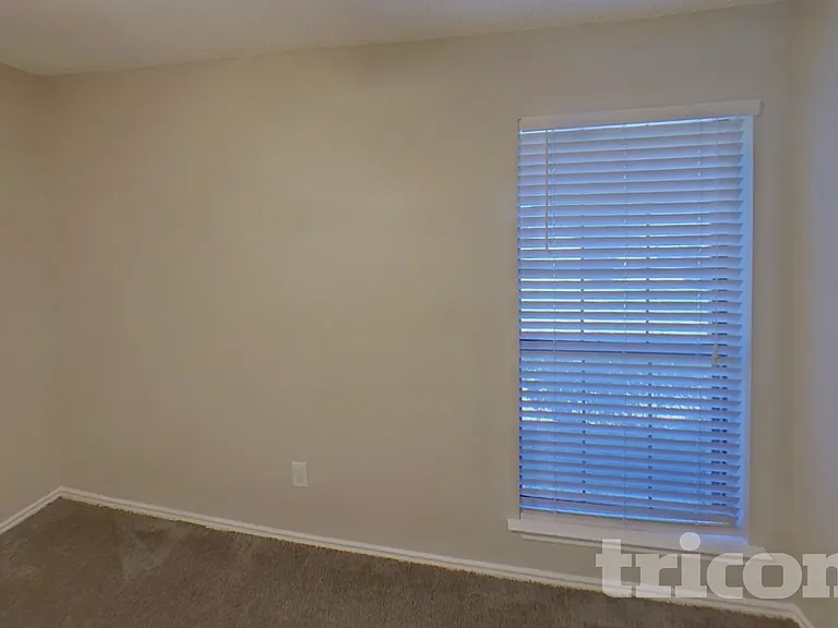 3910 Lillie St — Photo 12