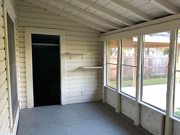 Screened-in porch