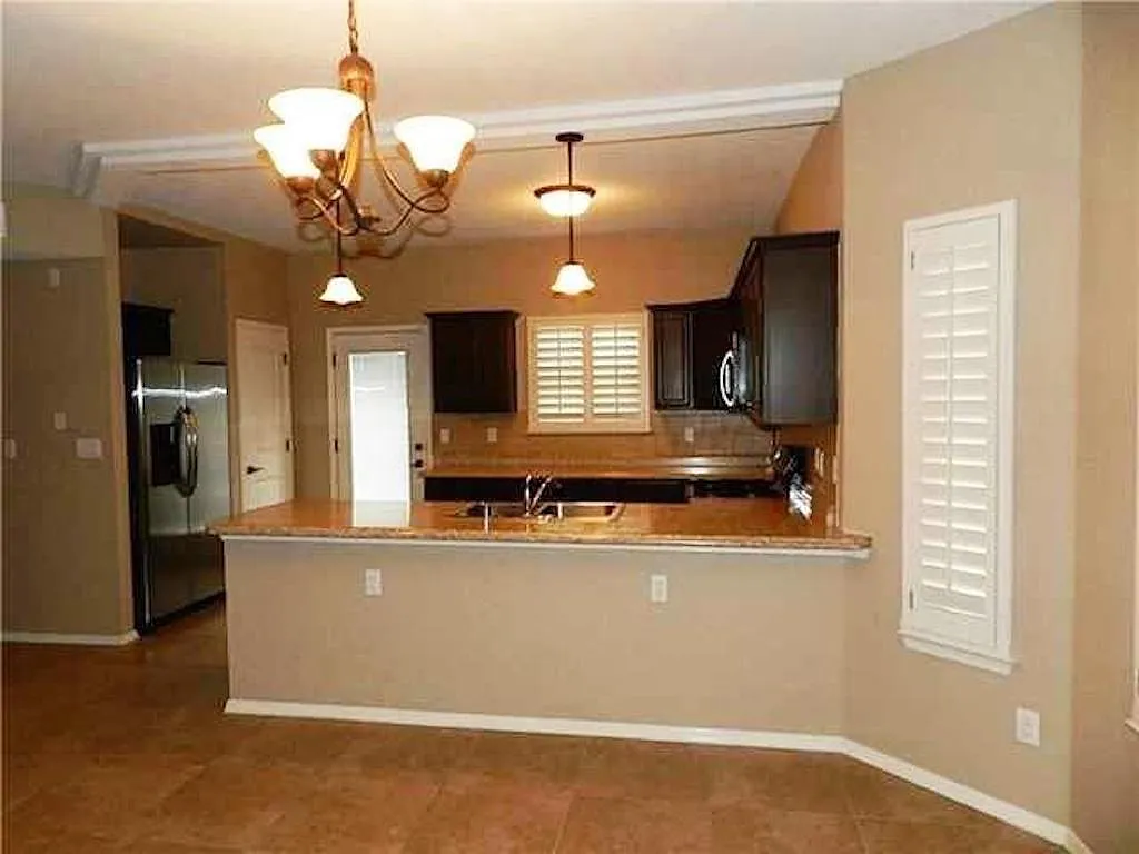 3 bed, 2.5 bath, 1437 sqft, $1,700 — Photo 4