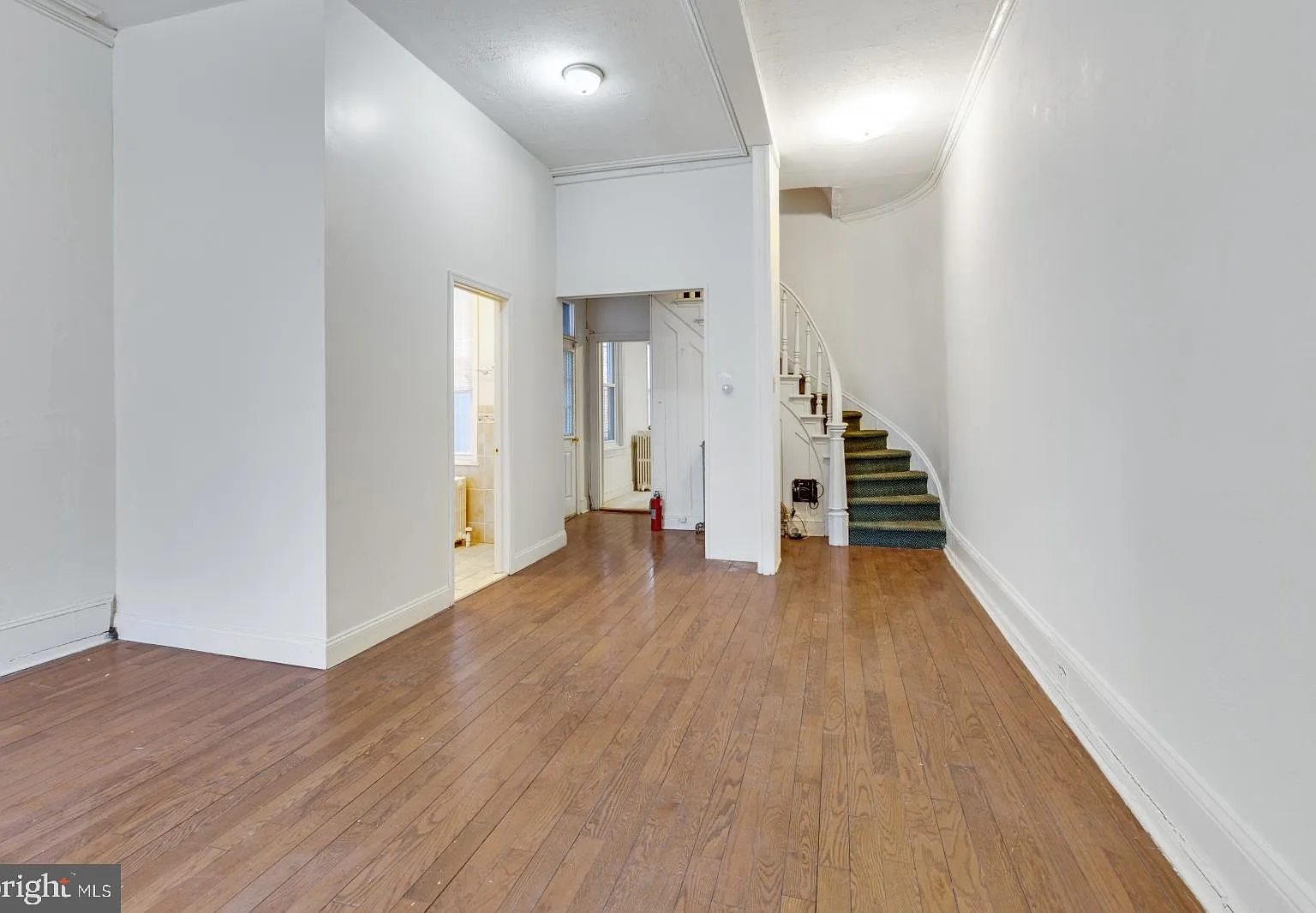 6 bed, 3.0 bath, 2400 sqft, $6,250 — Photo 3