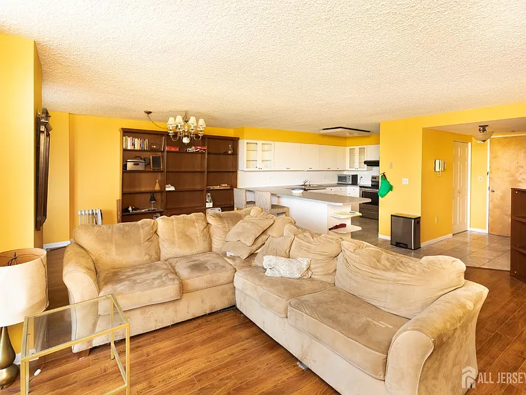 30 S Adelaide Ave #5M — Photo 16