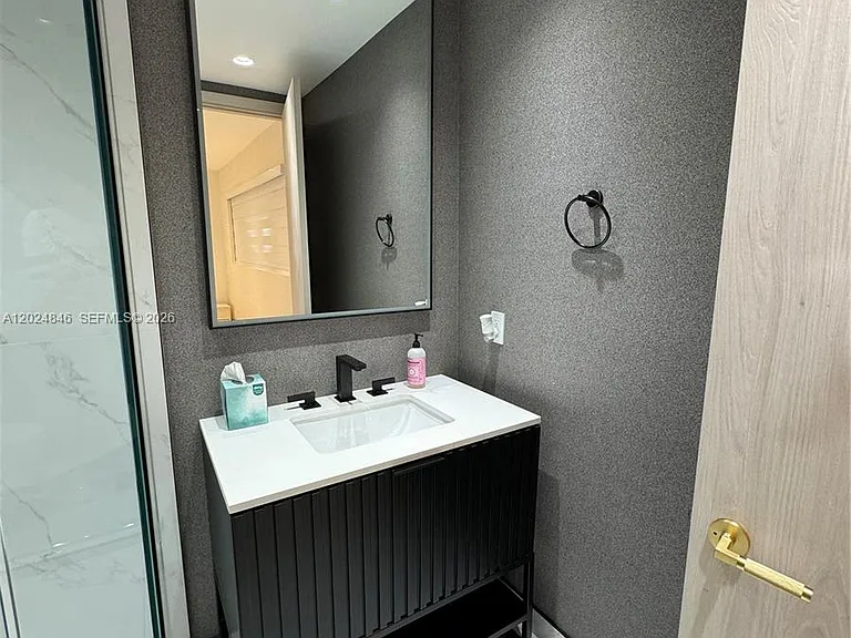 5841 SW 37th Ave — Photo 32