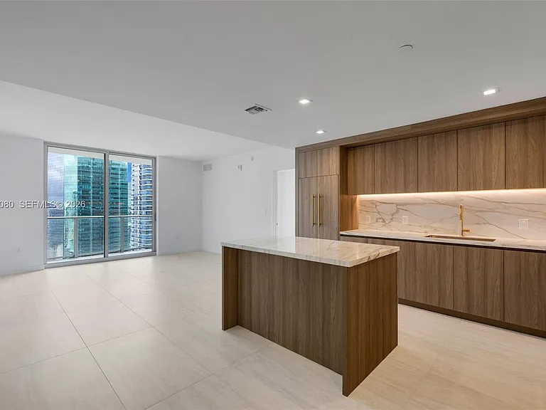 77 SE 5th St #Penthouse 01 — Photo 13