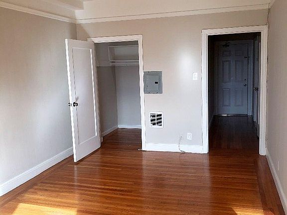 5th image of 915 Franklin St APT 307