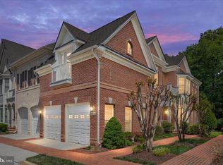 12810 Falcon Wood Pl, Fairfax, VA 22033
