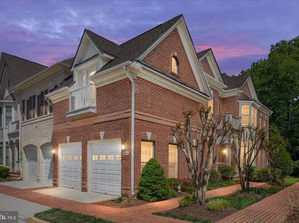 12810 Falcon Wood Pl, Fairfax, VA 22033