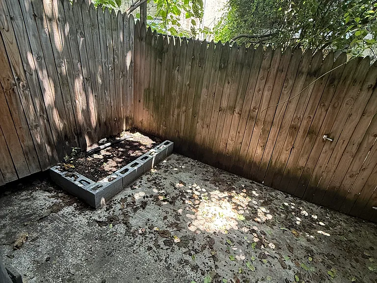 2325 N Cleveland St — Photo 8