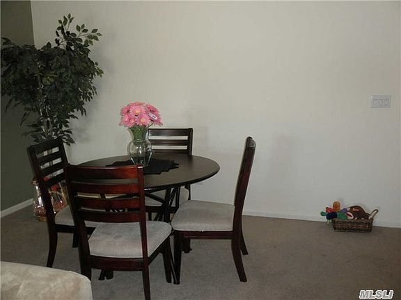 5th image of 106 Brattle Cir