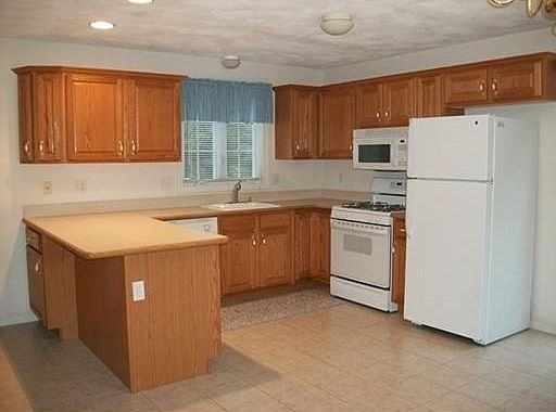 5th image of 31 Fairway Dr