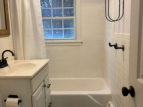 4th image of 49 Grandview Dr APT A