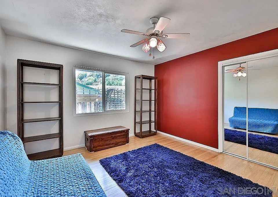 This is the available room. These furnishings are from the last tenant - the room is currently empty. Bookshelves and bedside tables are available if desired.