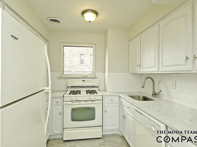 3511 Riverdale Ave #2 — Photo 5