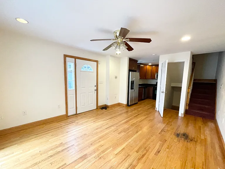 241 W 3rd St #2F — Photo 2