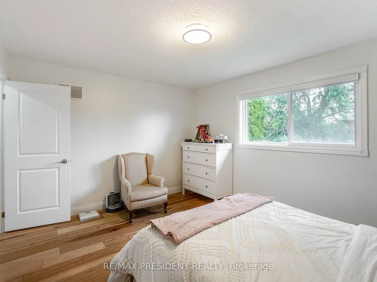 13 Panorama Cres — Photo 21