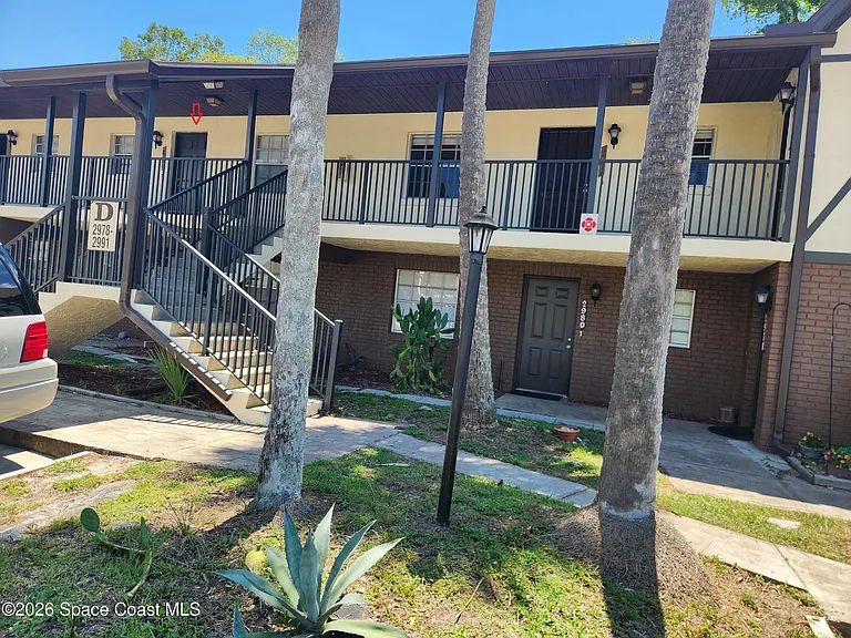 2981 Sir Hamilton Cir #13 — Photo 2