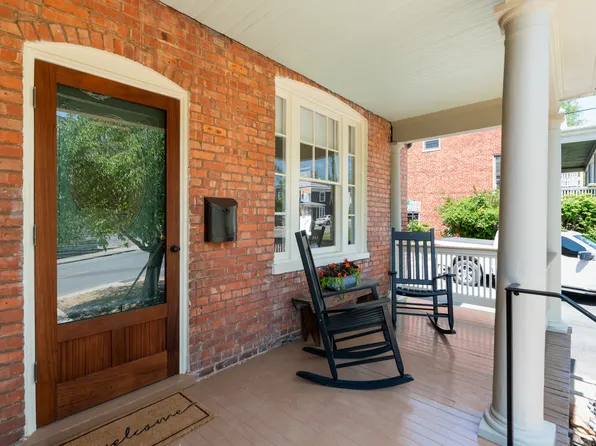 138-140 N Coalter St, Staunton, VA 24401