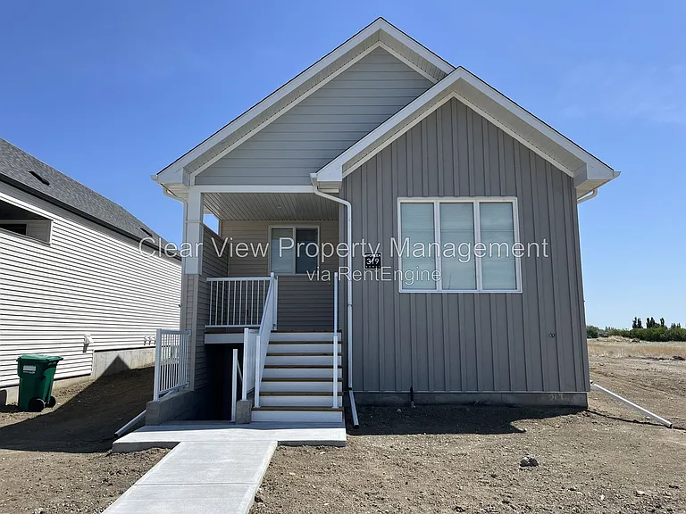 319 Aquitania Blvd W #UPPER LEVEL — Photo 1