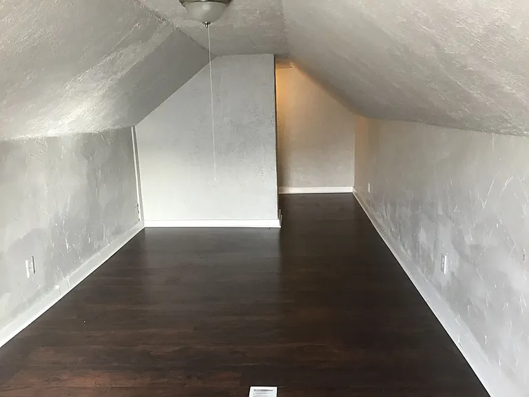 14704 Delaware Ave — Photo 15
